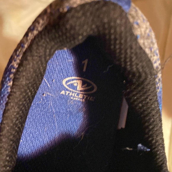 Boys size 1 Athletics “Kool Knit” shoes - Picture 2 of 3